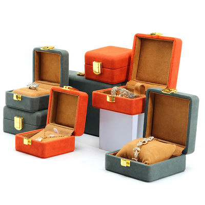 comprar Confección de caja de joyas de terciopelo de tacto suave para almacenamiento de relojes de lujo online manufacture