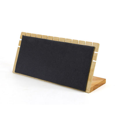 Recuadro de joyas de madera rectangular con bordes con muescas