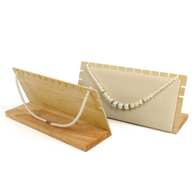 Recuadro de joyas de madera rectangular con bordes con muescas
