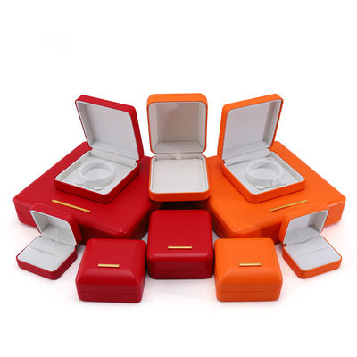 Caja de almacenamiento de joyas de cuero de PU de colores múltiples, elegante y convexa para envases de lujo