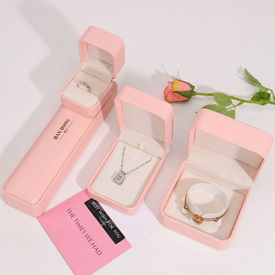 Fabricación al por mayor de joyería Premium Embalaje de caja Logotipo personalizado personalizado Collar Brazalete Orecillos Anillo Embalaje de cuero rosa Caja de joyería