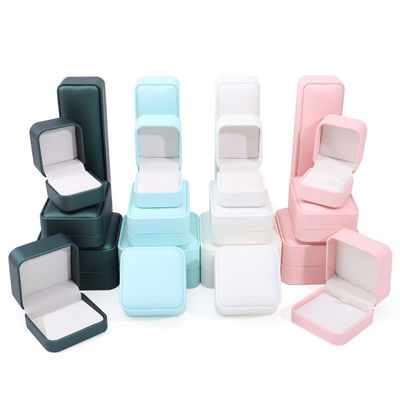 comprar Cuadro de almacenamiento de joyas de cuero de PU con techo convexo multicolor para colgante de anillo online manufacture