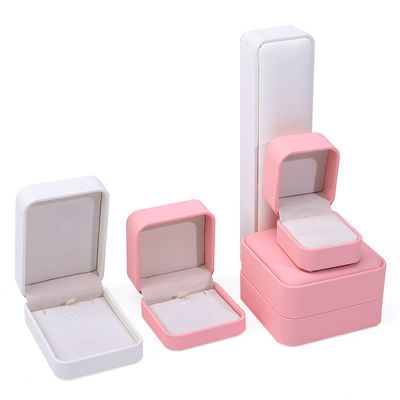 Cuadro de almacenamiento de joyas de cuero de PU con techo convexo multicolor para colgante de anillo