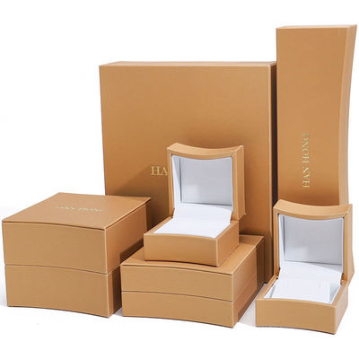 Caja de joyería en forma de arco dorado de cuero falso caja de joyería de lujo caja de embalaje de almacenamiento