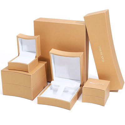 Caja de joyería en forma de arco dorado de cuero falso caja de joyería de lujo caja de embalaje de almacenamiento