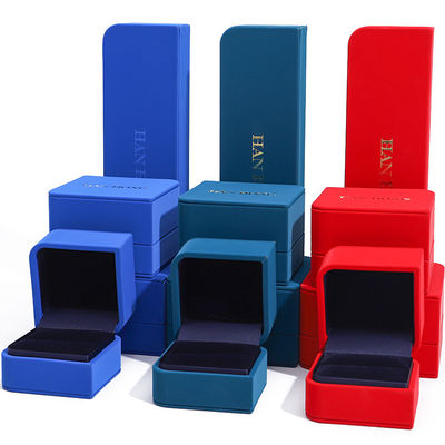 Caja de almacenamiento de joyas de cuero falso elegante en forma de arco de diamante Embalaje de lujo