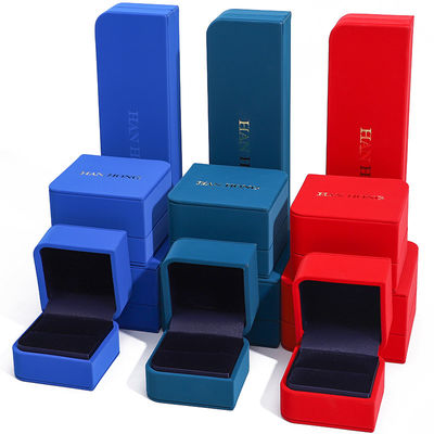 Caja de almacenamiento de joyas de cuero falso elegante en forma de arco de diamante Embalaje de lujo