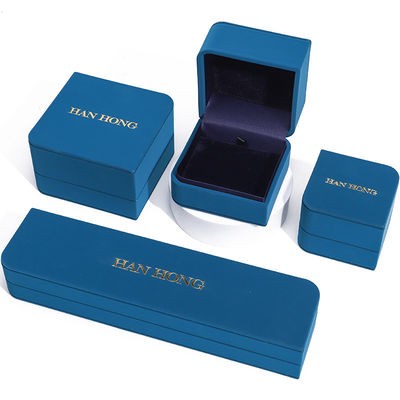 Caja de almacenamiento de joyas de cuero en forma de arco de diamante de PU para el embalaje de colgantes de anillos