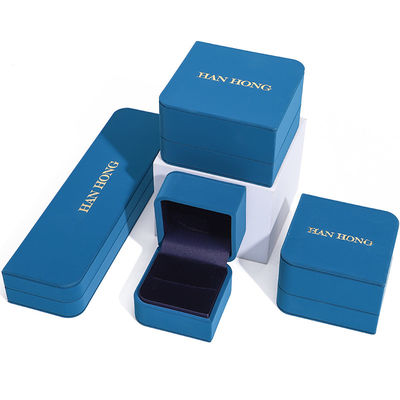 Caja de almacenamiento de joyas de cuero en forma de arco de diamante de PU para el embalaje de colgantes de anillos