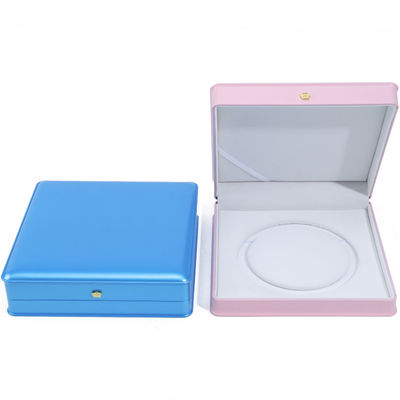 Toque suave Macaron Color de plástico collar de perlas Caja de almacenamiento Embalaje de joyas