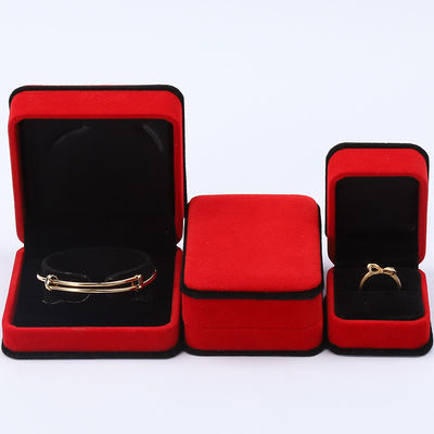 comprar Caja de joyería de terciopelo noble hecha a mano Cuadro de anillo de esquina redonda para oreja con brazalete colgante online manufacture