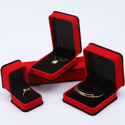 Caja de joyería de terciopelo noble hecha a mano Cuadro de anillo de esquina redonda para oreja con brazalete colgante