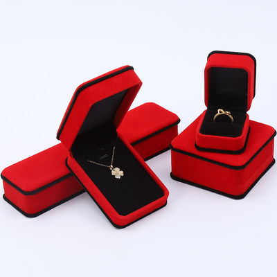 Caja de joyería de terciopelo noble hecha a mano Cuadro de anillo de esquina redonda para oreja con brazalete colgante