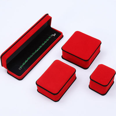 Caja de joyería de terciopelo noble hecha a mano Cuadro de anillo de esquina redonda para oreja con brazalete colgante