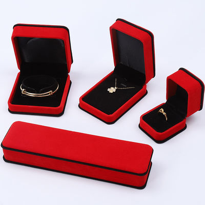 Caja de joyería de terciopelo noble hecha a mano Cuadro de anillo de esquina redonda para oreja con brazalete colgante