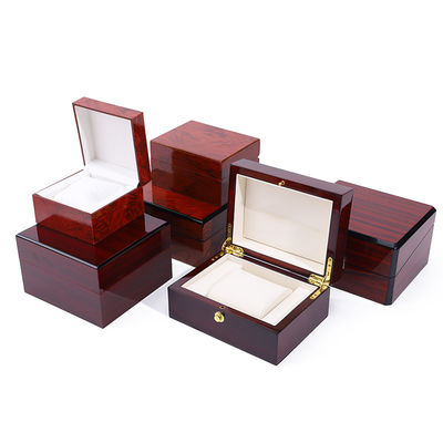 Exquisita caja de relojes de lujo de madera brillante