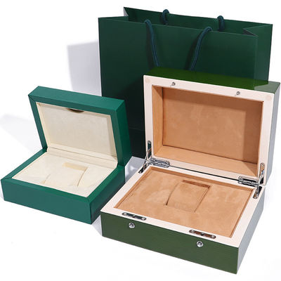 comprar Caja de relojes de madera verde de alta gama para el embalaje de regalos de lujo con bolsa de toque invertida online manufacture