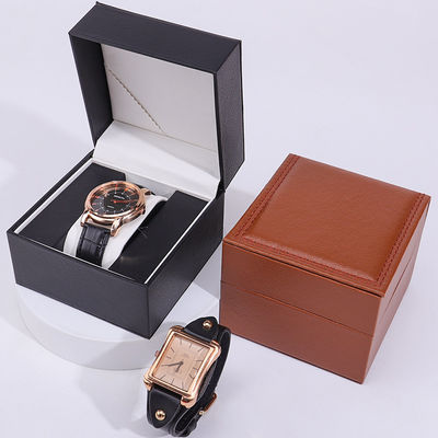 Caja de almacenamiento de relojes de cuero PU de alta gama con interior de madera para envases de lujo