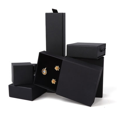 Fabricación al por mayor Eco amigable regalo de lujo Caja de joyería Personalizado logotipo personalizado Anillo Collar de oreja Brazalete Embalaje Papel de cartón negro Caja de joyería