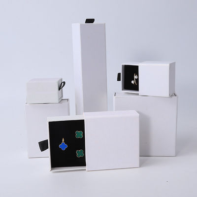 Fabricación al por mayor Eco amigable regalo de alta calidad Caja de joyería personalizado anillo personalizado collar de orejas brazalete embalaje papel cartón blanco cajón de joyería caja con logotipo