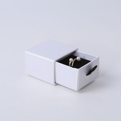 Fabricación al por mayor Eco amigable regalo de alta calidad Caja de joyería personalizado anillo personalizado collar de orejas brazalete embalaje papel cartón blanco cajón de joyería caja con logotipo