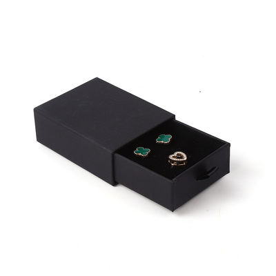 Fabricación al por mayor Eco amigable regalo de lujo Caja de joyería Personalizado logotipo personalizado Anillo Collar de oreja Brazalete Embalaje Papel de cartón negro Caja de joyería