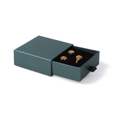 Fabricación al por mayor Eco amigable regalo de alta calidad Caja de joyería personalizado anillo personalizado collar de orejas brazalete embalaje cartón verde Papel cajón de joyería caja con logotipo