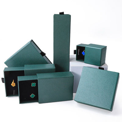 Fabricación al por mayor Eco amigable regalo de alta calidad Caja de joyería personalizado anillo personalizado collar de orejas brazalete embalaje cartón verde Papel cajón de joyería caja con logotipo
