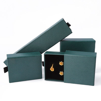 Fabricación al por mayor Eco amigable regalo de alta calidad Caja de joyería personalizado anillo personalizado collar de orejas brazalete embalaje cartón verde Papel cajón de joyería caja con logotipo