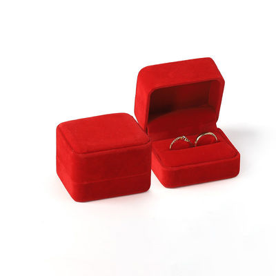 comprar Venta al por mayor de joyas de lujo personalizadas caja de anillos dobles logotipo personalizado de terciopelo joyería roja anillo de compromiso caja de embalaje online manufacture