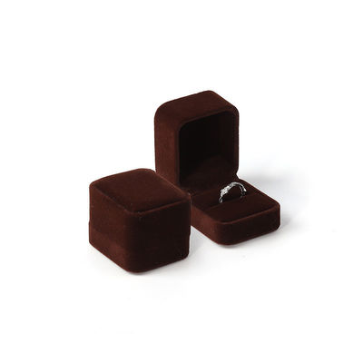 Caja de embalaje de anillos de joyería de terciopelo marrón de costumbre Caja de anillos dobles para la ceremonia de boda