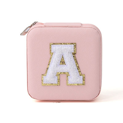 Caja de almacenamiento de joyas portátil pequeña de cuero Pu con cuentas de terciopelo rosa
