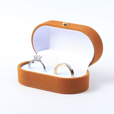 Embalaje de joyas de terciopelo marrón personalizado para anillo doble