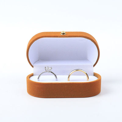 Embalaje de joyas de terciopelo marrón personalizado para anillo doble