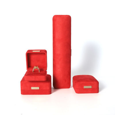 Fabricación al por mayor Caja de joyería de lujo personalizada de alta gama Collar Brazalete Orecillos Anillo conjunto de joyas Embalaje Veludo rojo Caja de joyas con logotipo
