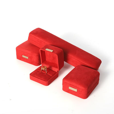 Fabricación al por mayor Caja de joyería de lujo personalizada de alta gama Collar Brazalete Orecillos Anillo conjunto de joyas Embalaje Veludo rojo Caja de joyas con logotipo