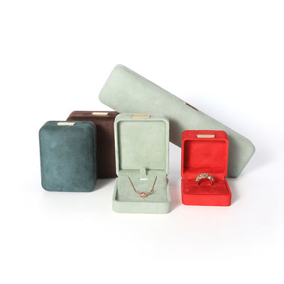 Fabricación al por mayor Caja de joyería de lujo personalizada de alta gama Collar Brazalete Aretes Anillo conjunto de joyas Embalaje de joyas de terciopelo hechas a mano Caja de joyas con logotipo
