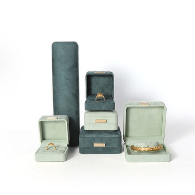 Fabricación al por mayor Caja de joyería de lujo personalizada de alta gama Collar Brazalete Aretes Anillo conjunto de joyas Embalaje de joyas de terciopelo hechas a mano Caja de joyas con logotipo