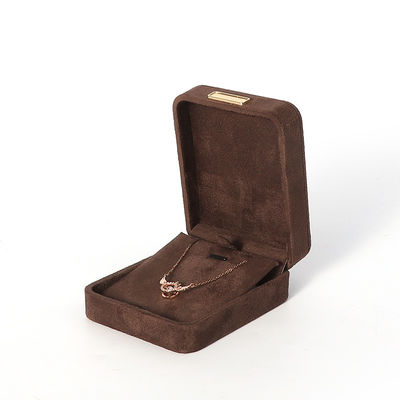 Fabricación al por mayor Caja de joyería de lujo personalizada de alta gama Collar Brazalete Aretes Anillo conjunto de joyas Embalaje Caja de joyas de terciopelo marrón con logotipo
