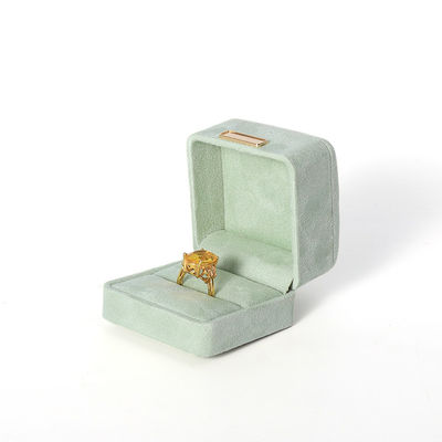 Fabricación al por mayor Caja de joyería de lujo personalizada de alta gama Collar Brazalete Aretes Anillo conjunto de joyas Embalaje Veludo verde claro Caja de joyas con logotipo