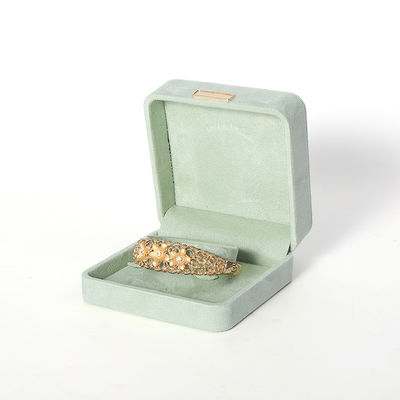 Fabricación al por mayor Caja de joyería de lujo personalizada de alta gama Collar Brazalete Aretes Anillo conjunto de joyas Embalaje Veludo verde claro Caja de joyas con logotipo