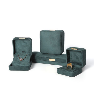 Fabricación al por mayor Caja de joyería de lujo personalizada de alta gama Collar Brazalete Aretes Anillo conjunto de joyas Embalaje Veludo verde oscuro Caja de joyas con logotipo