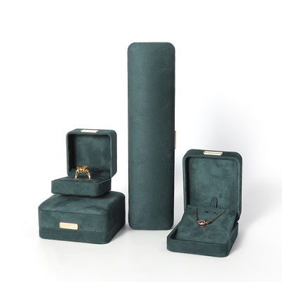 Fabricación al por mayor Caja de joyería de lujo personalizada de alta gama Collar Brazalete Aretes Anillo conjunto de joyas Embalaje Veludo verde oscuro Caja de joyas con logotipo