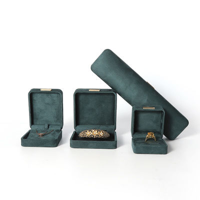 Fabricación al por mayor Caja de joyería de lujo personalizada de alta gama Collar Brazalete Aretes Anillo conjunto de joyas Embalaje Veludo verde oscuro Caja de joyas con logotipo