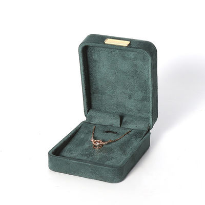 Fabricación al por mayor Caja de joyería de lujo personalizada de alta gama Collar Brazalete Aretes Anillo conjunto de joyas Embalaje Veludo verde oscuro Caja de joyas con logotipo