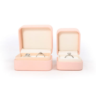 Venta al por mayor de joyería embalaje caja de anillo de joyería personalizada embalaje de lujo rosa joyería de cuero doble caja de anillo para el compromiso de la boda