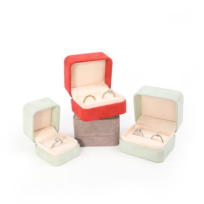 Venta al por mayor de joyas de alta gama embalaje caja de anillos logotipo personalizado embalaje de joyas de lujo matrimonio doble compromiso caja de anillo de terciopelo