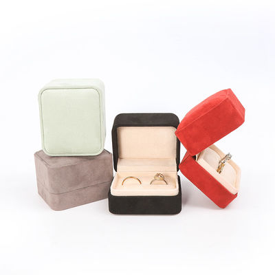 Venta al por mayor de joyas de alta gama embalaje caja de anillos logotipo personalizado embalaje de joyas de lujo matrimonio doble compromiso caja de anillo de terciopelo