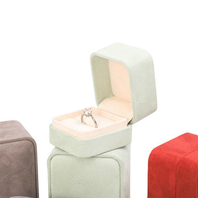 Venta al por mayor de joyas de alta gama embalaje caja de anillos logotipo personalizado embalaje de joyas de lujo matrimonio doble compromiso caja de anillo de terciopelo