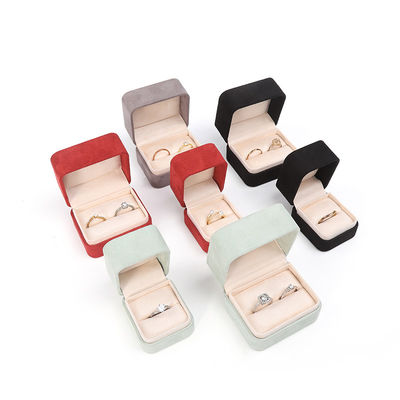 Venta al por mayor de joyas de alta gama embalaje caja de anillos logotipo personalizado embalaje de joyas de lujo matrimonio doble compromiso caja de anillo de terciopelo
